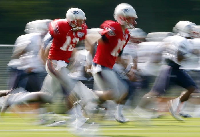 New-England-Patriots-Tom-Brady-Ryan-Mallett.jpg